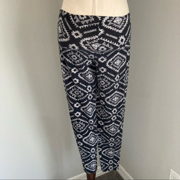 Forever 21 Black and White Geometric Aztec Print Leggings - Picture 3 of 6